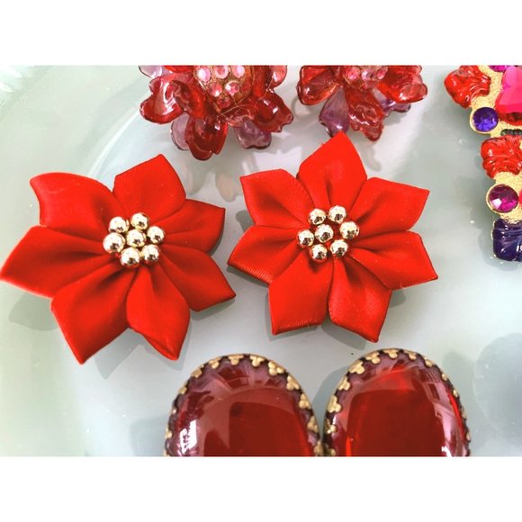 Vintage lot 5 pair vintage Flower Statement Clip Earrings - Picture 3 of 10